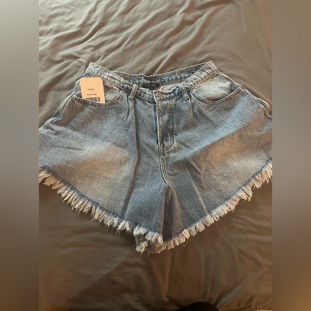 Baggy cut off jeans shorts